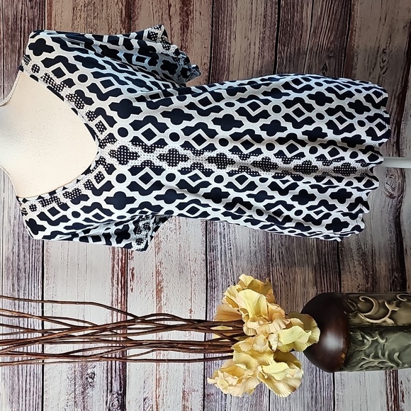 INC INTERNATIONAL CONCEPTS V NECK COLD SHOULDER SILVER ACCENTED BLOUSE TOP - Picture 2 of 13